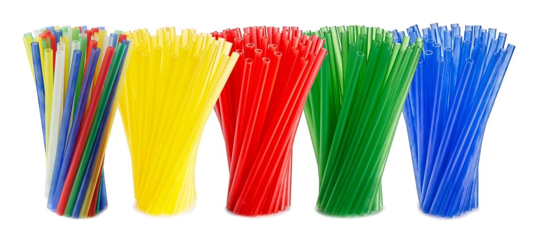 GV Trinkhalme in fünf Farben nebeneinander